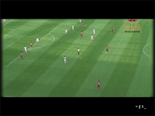 밀집수비를 무력화시키는 데얀-하대성 콤비 플레이.gif | 인스티즈