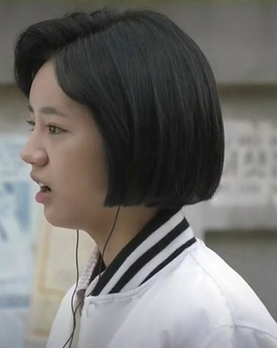 이렇게 같은 옷 계속 돌려입는 여자 주인공은 또 간만인듯..jpg | 인스티즈