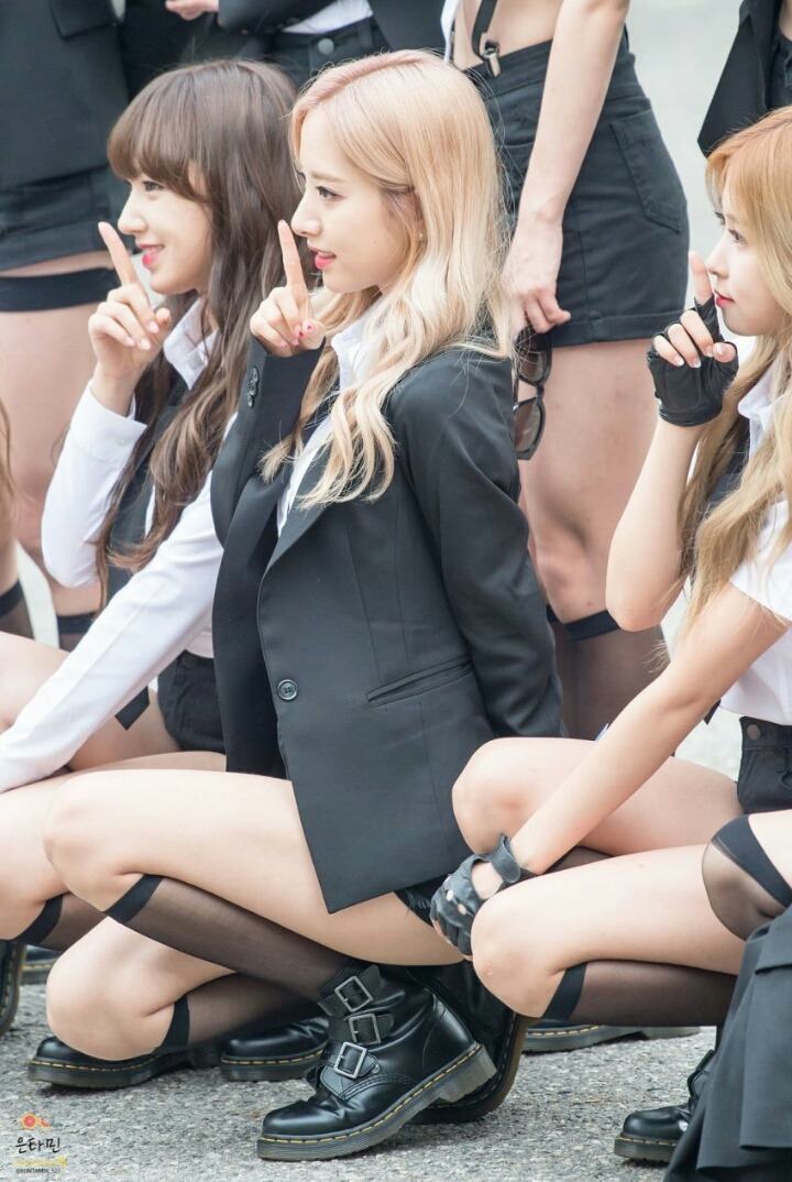 눈이 아파서 그만.. | 인스티즈