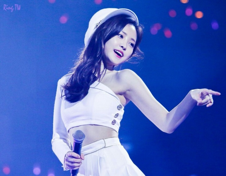 손나은의 어깨라인.jpgif | 인스티즈