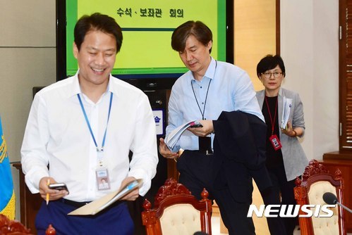 사장님 출장 중이라 회의도 즐거운 부하직원.jpg | 인스티즈