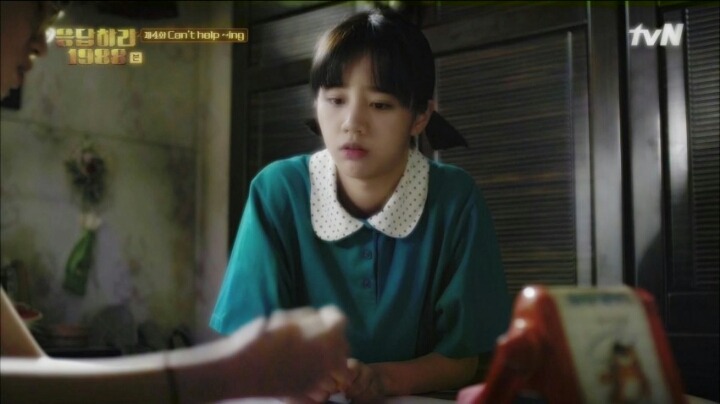[응답하라1988] 공부못해서 언니한테 깨지는 덕선이.gif | 인스티즈