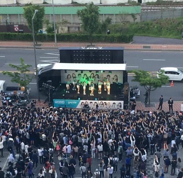 트와이스 게릴라콘서트갔다가 빡친 팬.jpg | 인스티즈