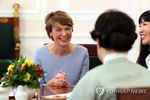 독일 대통령 부인과 만난 김정숙 여사 | 인스티즈