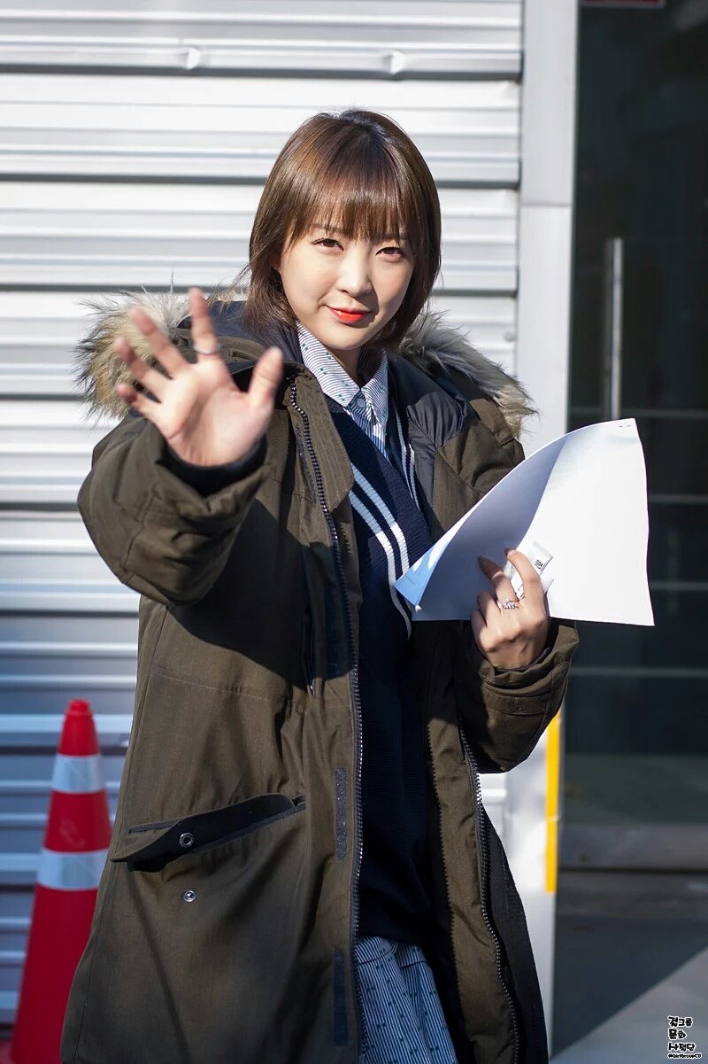 오늘자 EXID 주간아이돌 출퇴근길.jpg | 인스티즈