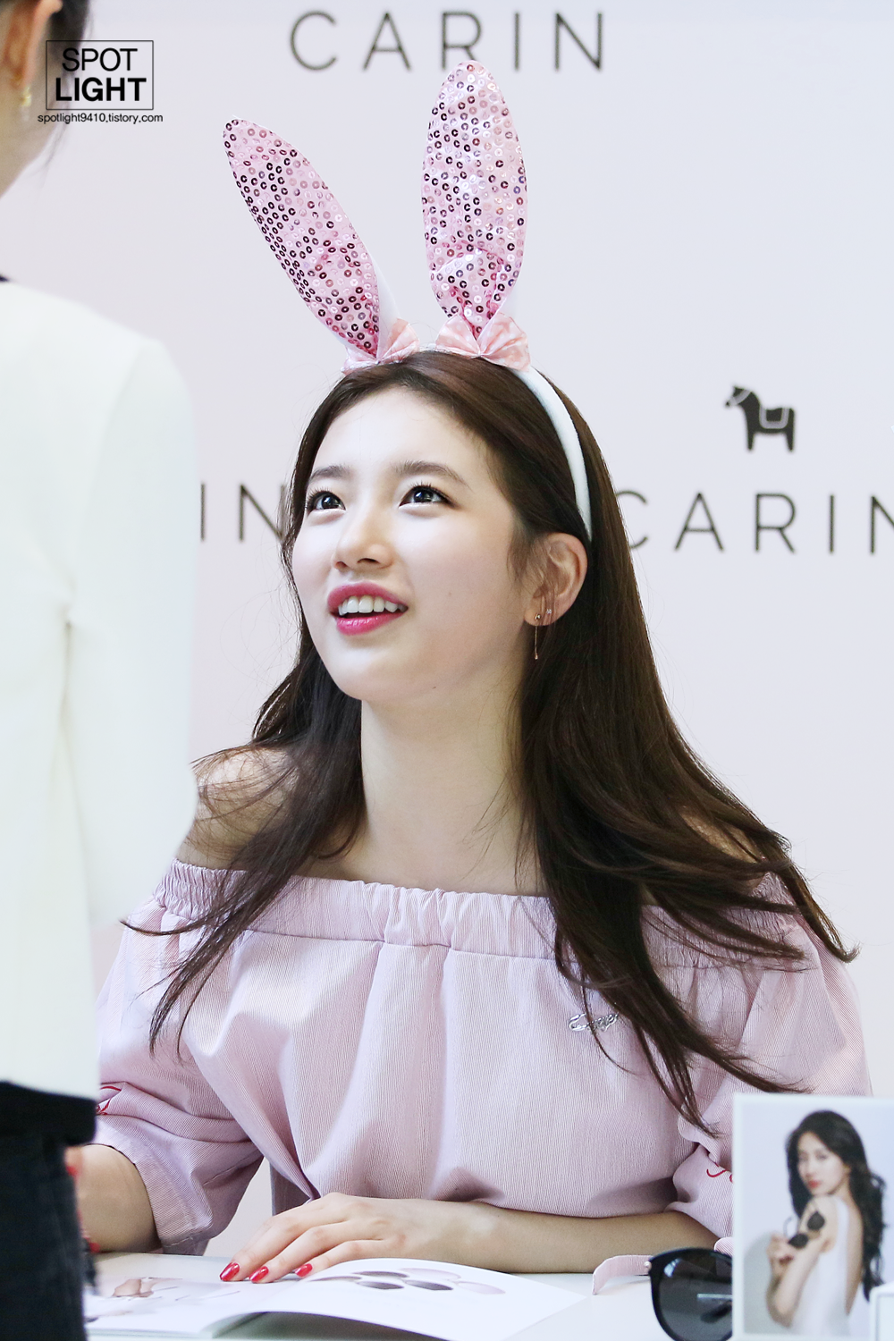 우는팬 달래주는 수지.gif | 인스티즈