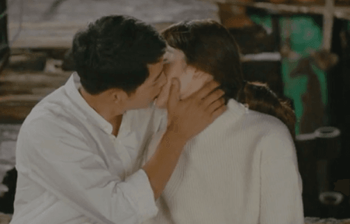 [태양의후예] 송중기-송혜교 엔딩 키스신.gif | 인스티즈