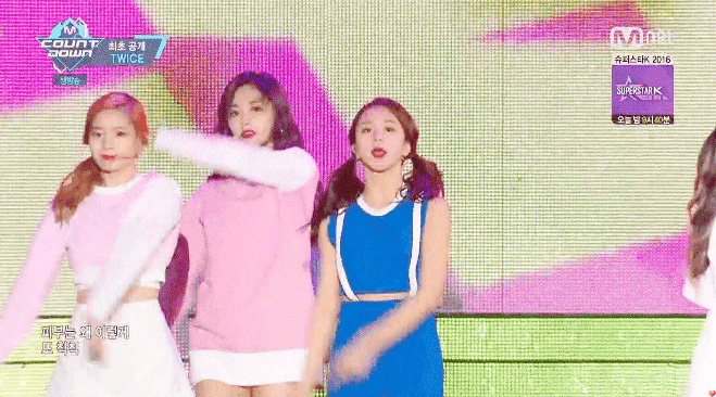 [twice] 오늘자 트와이스 엠넷 TT무대 멤버별 움짤들.gif | 인스티즈