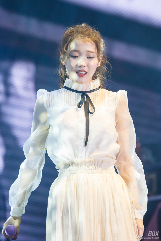 드레스 입은 아이유 모음 | 인스티즈