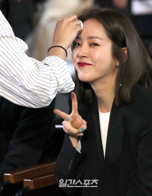 오늘자 백상예술대상 한지민.jpg | 인스티즈