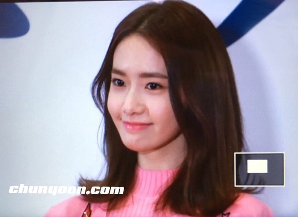 오다리 많이 교정된 오늘자 윤아 .jpg | 인스티즈