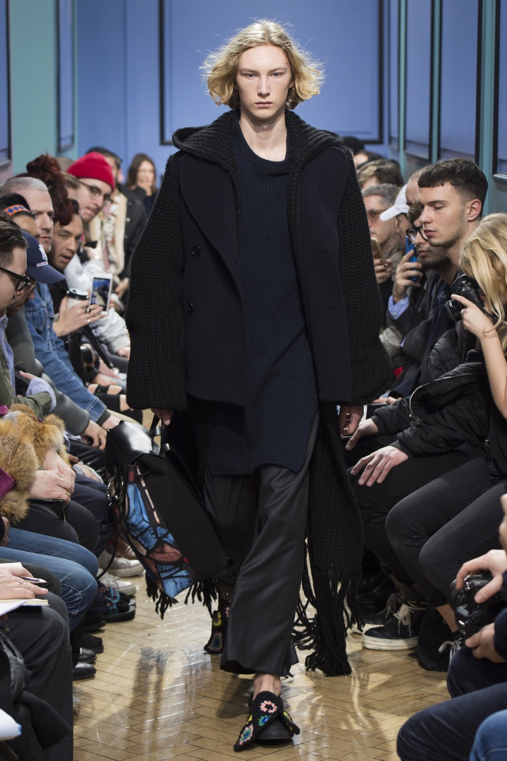 로에베 수석 디자이너 J.W Anderson 2017.18 F/W 남성복 컬렉션 | 인스티즈
