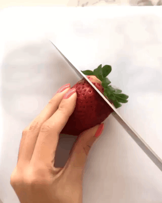 딸기로 만든 장미.gif | 인스티즈