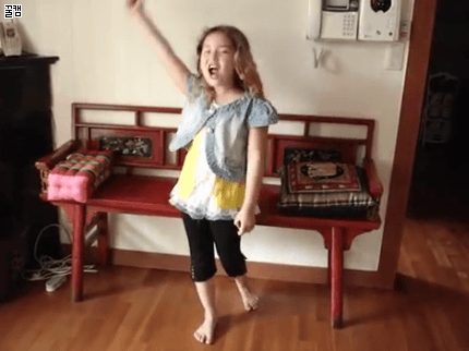 아이오아이 전소미 10년 전.gif | 인스티즈