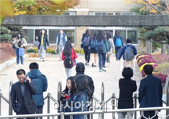 수능날 부모님.jpg | 인스티즈