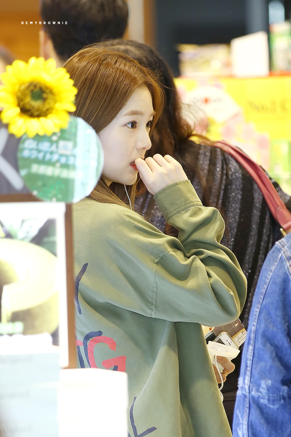 [레드벨벳] 공항 면세점 장보는 아이린.jpg | 인스티즈