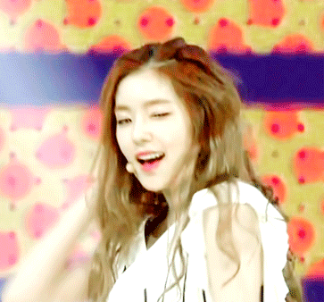 머리 정리하는 아이린.gif | 인스티즈