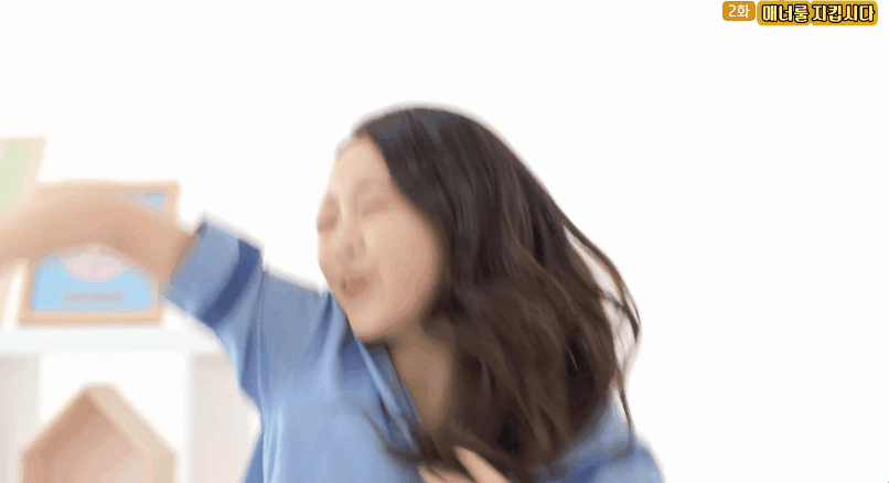 골 넣고 세리머니 하다가 맞는 이수민.gif | 인스티즈