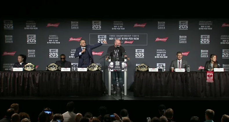 11/11 오늘자 UFC205 기자회견 상황 | 인스티즈