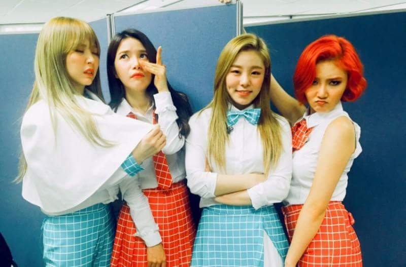 팬들이 코디해주는대로 무대 의상 입는 마마무 | 인스티즈
