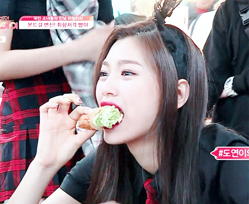 [아이오아이ioi] 먹는 모습도 너무 이쁘고 귀여운 김도연.jpgif | 인스티즈