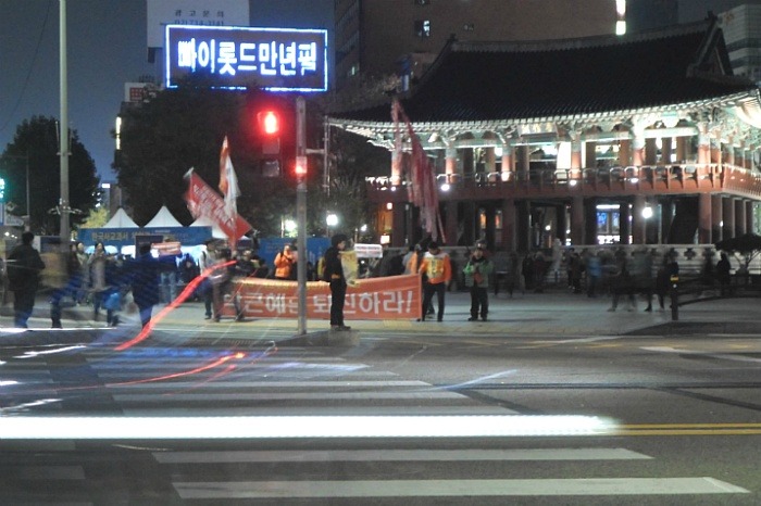 박근혜는 퇴진하라!!! 2015년 11월 21일 횃불시민연대 98차 부정선거 규탄집회 | 인스티즈