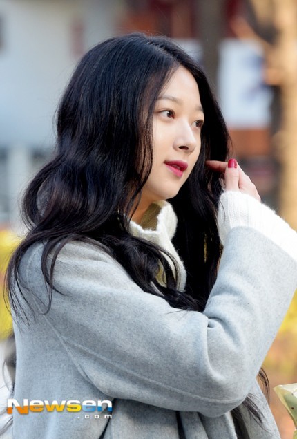 오늘자 민하 경리 출근길 | 인스티즈