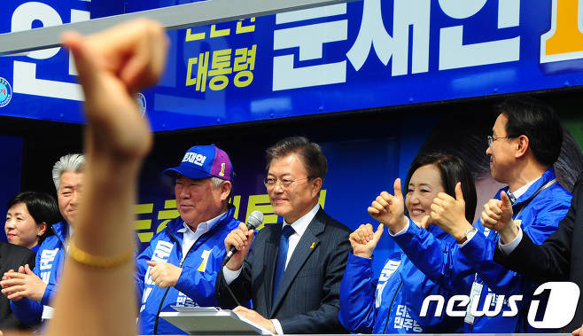 오늘 제주시 동문시장 찾은 문재인.jpg | 인스티즈