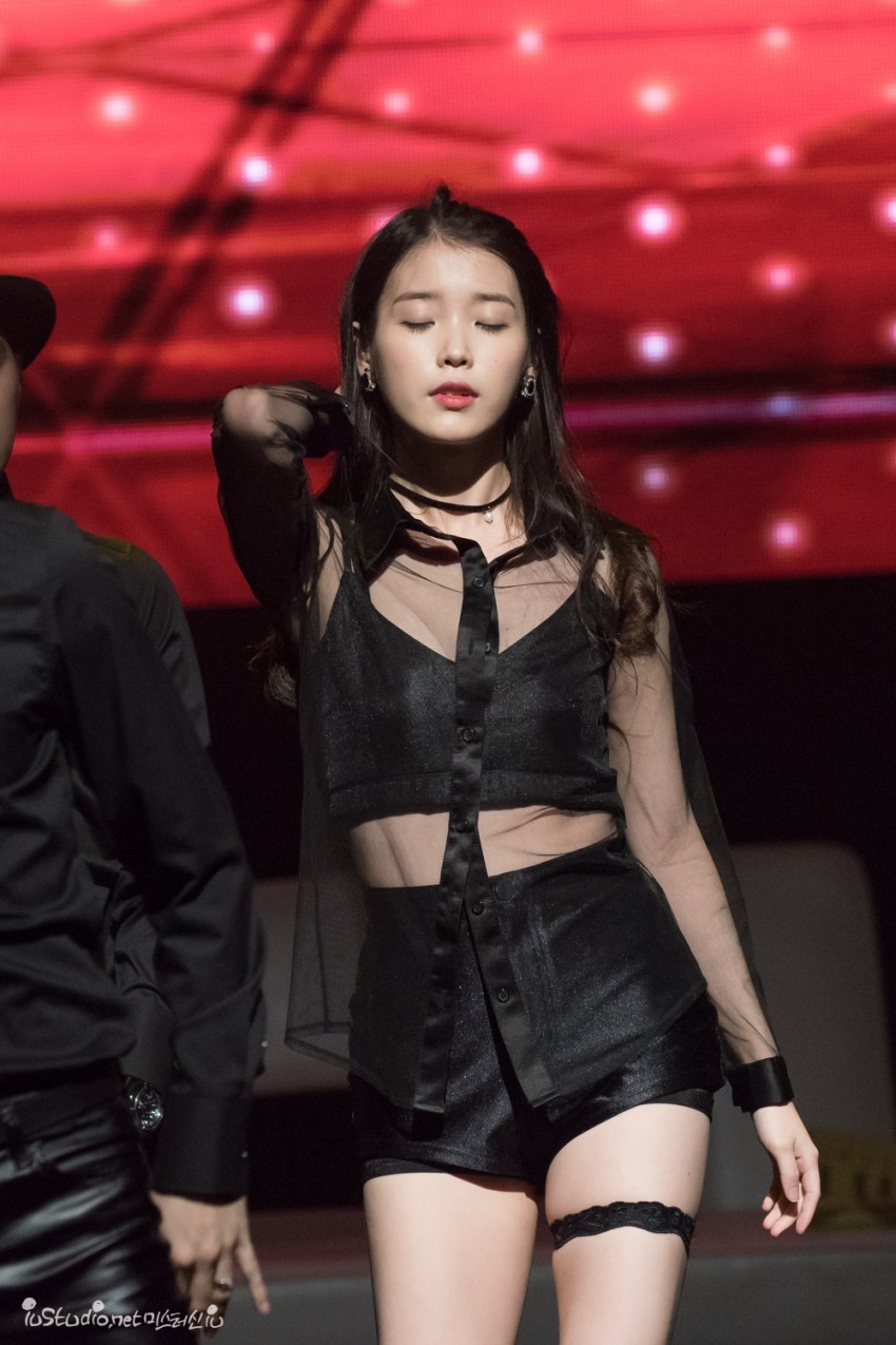 이제 섹시미까지 갖춘 농염한 아이유 (앞으로 섹시유라 불러야할듯).jpg | 인스티즈
