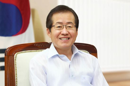 홍준표는 25％이상 기록하고, 대선후에 3당(국민 + 바른 + 자유한국) 합당해서 문재인 흔드는게 목표 | 인스티즈