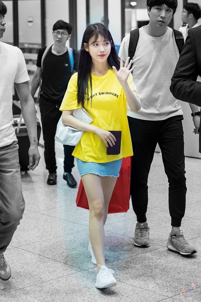 노랑 노랑한 아이유 인천공항 입국사진. png | 인스티즈