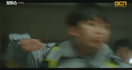 경찰복 입고 사람 개 패는 장혁.gif | 인스티즈