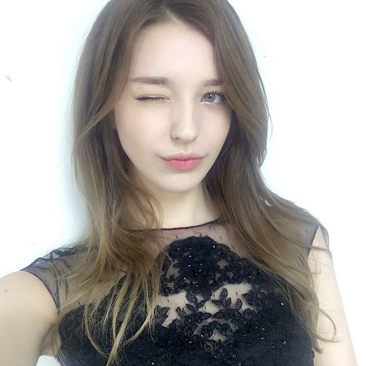 시상식장에서 안젤리나 다닐로바.jpgif | 인스티즈