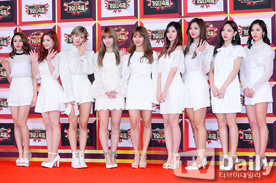 오늘자 가요대축제 트와이스 | 인스티즈