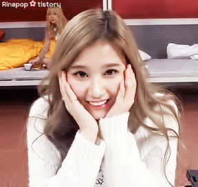 눈의 표정이 아름다운 미나토자키 사나.gif | 인스티즈