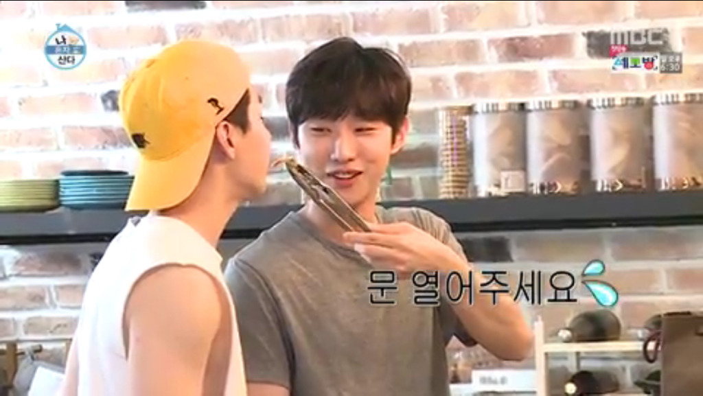 [나혼자산다] 헨리가 음식을 먹는 방법 (feat. 똑똑똑) | 인스티즈