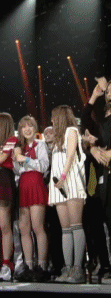 웬디의 엉덩이를 노리는 아이린.jpgif | 인스티즈