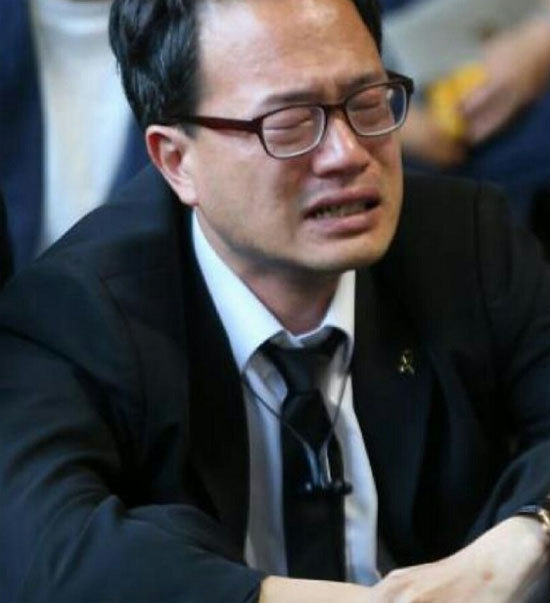 국회에서 자는 거지 국회의원.jpg | 인스티즈