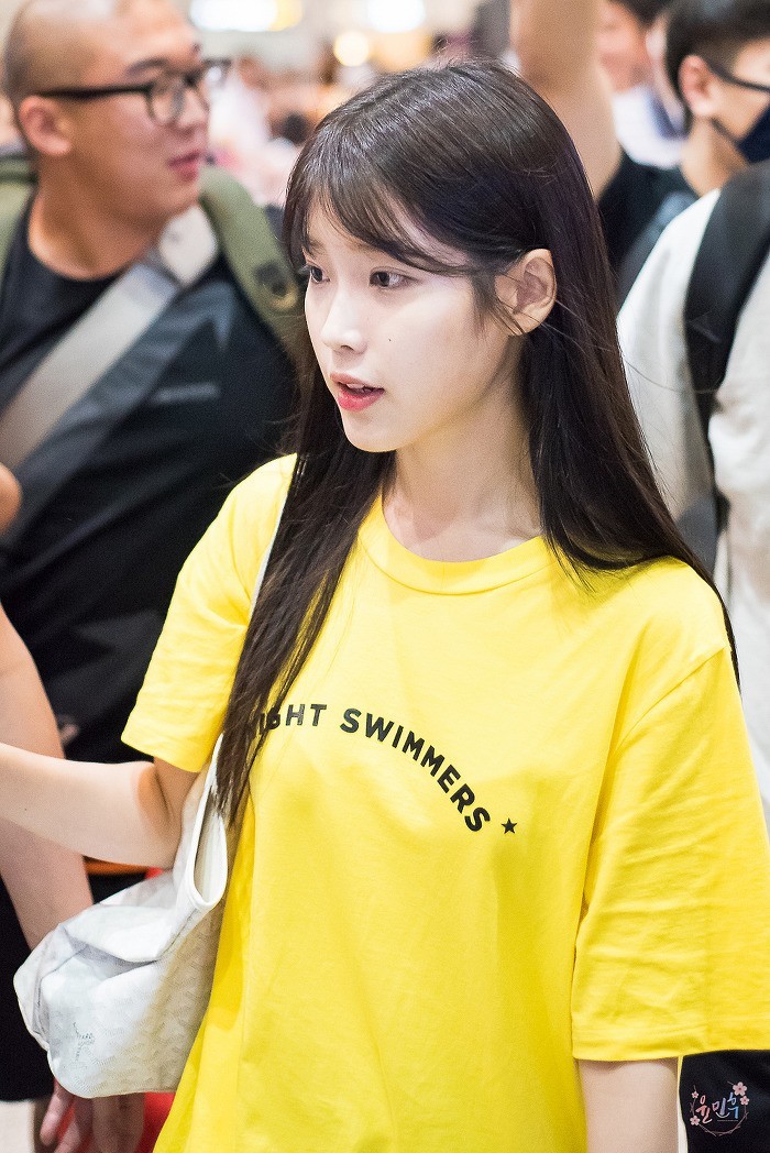 노랑 노랑한 아이유 인천공항 입국사진. png | 인스티즈