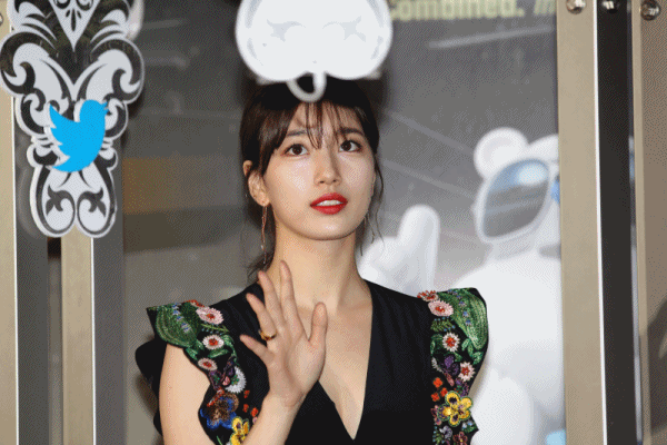 오늘자 MAMA 레드카펫 수지.jpgif | 인스티즈