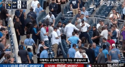 파울볼에 3살 어린팬이 맞자 죄책감을 느끼는 선수.gif | 인스티즈