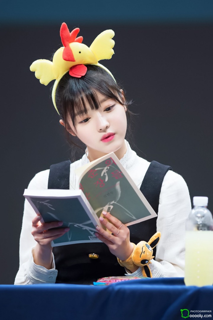 친오빠의 애교를 본 오마이걸 유아의 반응 | 인스티즈