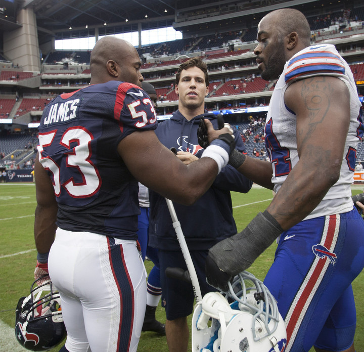 중장비로 주민들을 돕는 취미를 가진 전 NFL 선수...jpg | 인스티즈