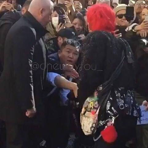 오늘자 샤넬 파리 패션쇼에서 조세호 보고 진짜 놀란 지드래곤.jpg | 인스티즈