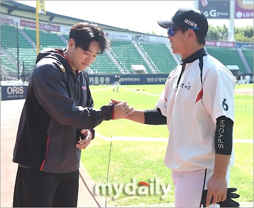 LG vs KT 오늘자 어색한 사진 | 인스티즈
