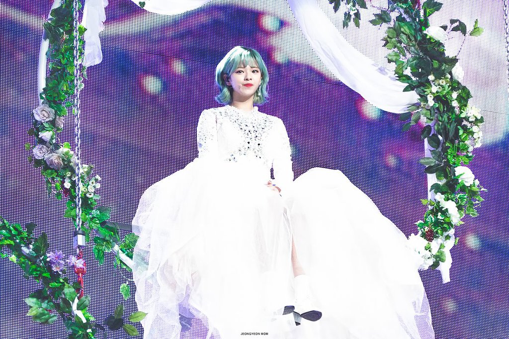 분위기있는 트와이스 정연.jpg | 인스티즈