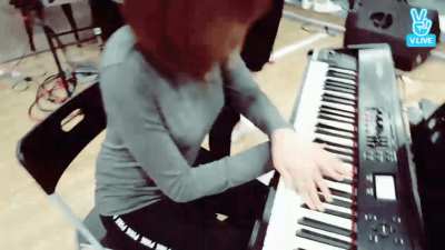 피아노 치는 하영이 .gif | 인스티즈