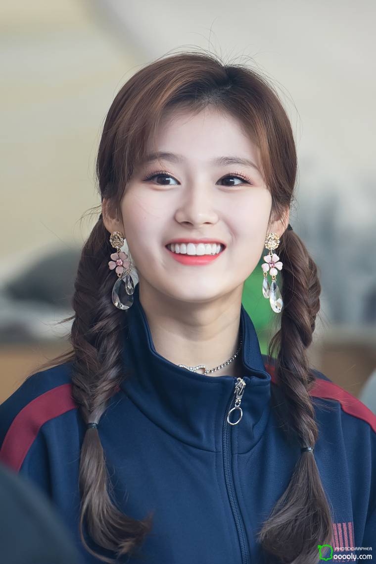사나 레전드 양갈래 머리.jpg | 인스티즈