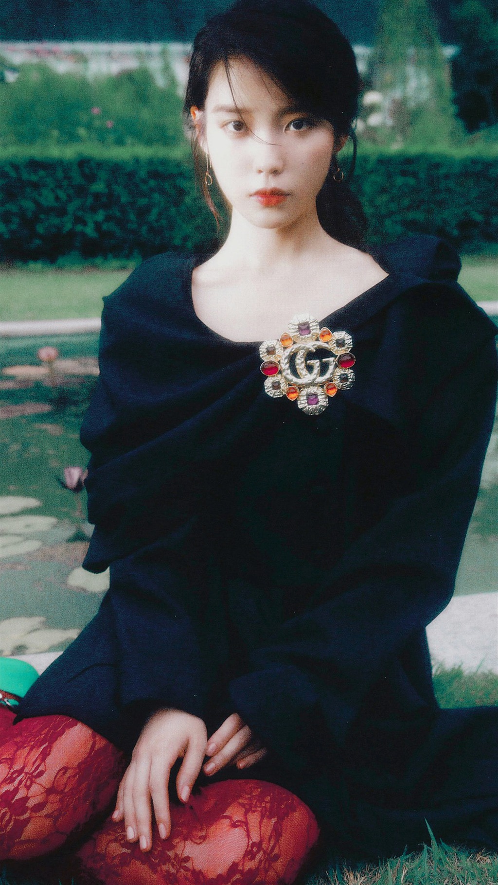 시크한 컨셉의 아이유 화보.JPG | 인스티즈