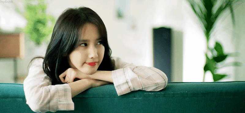 자기가 쏜 총에 맞는 윤아.gif | 인스티즈